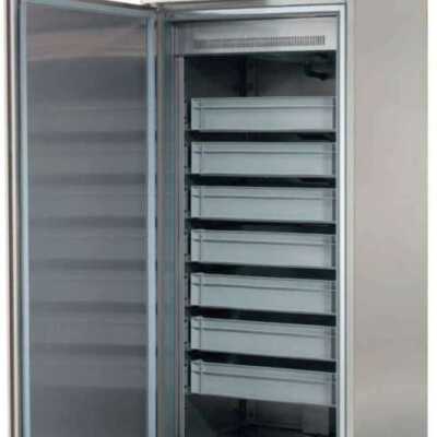 Armário refrigerado para conservação de peixe 1 porta 7 contentores