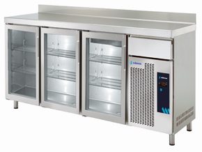 <p>Bancada em aço inoxidável com acabamento acetinado